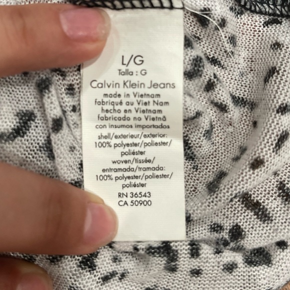 Calvin Klein Jeans Black and White Textured Blouse - Picture 9 of 11